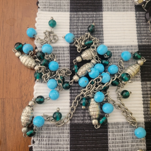 Sold Lot 7 Vintage to Costume Spring Necklace Bundle - Picture 6 of 10